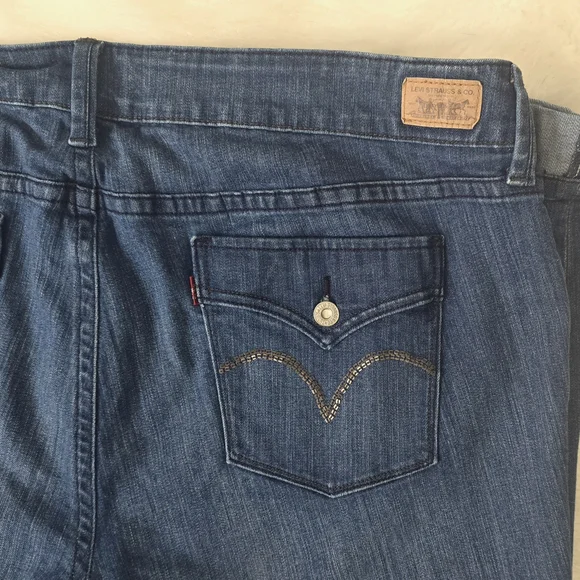 Levi's Capri Jeans 22 - Picture 2 of 4
